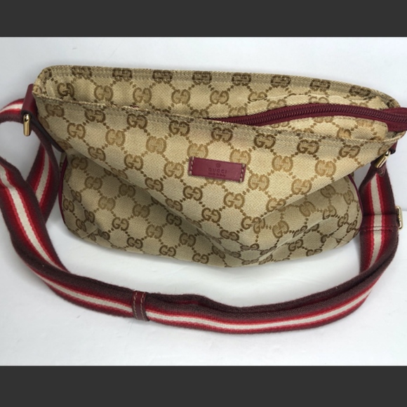 Gucci Handbags - Gucci Crossbody
